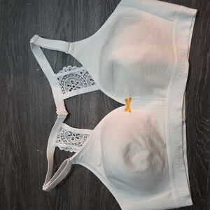 Cacique Lightly Lined No Wire Bra 38D.  NWOT.